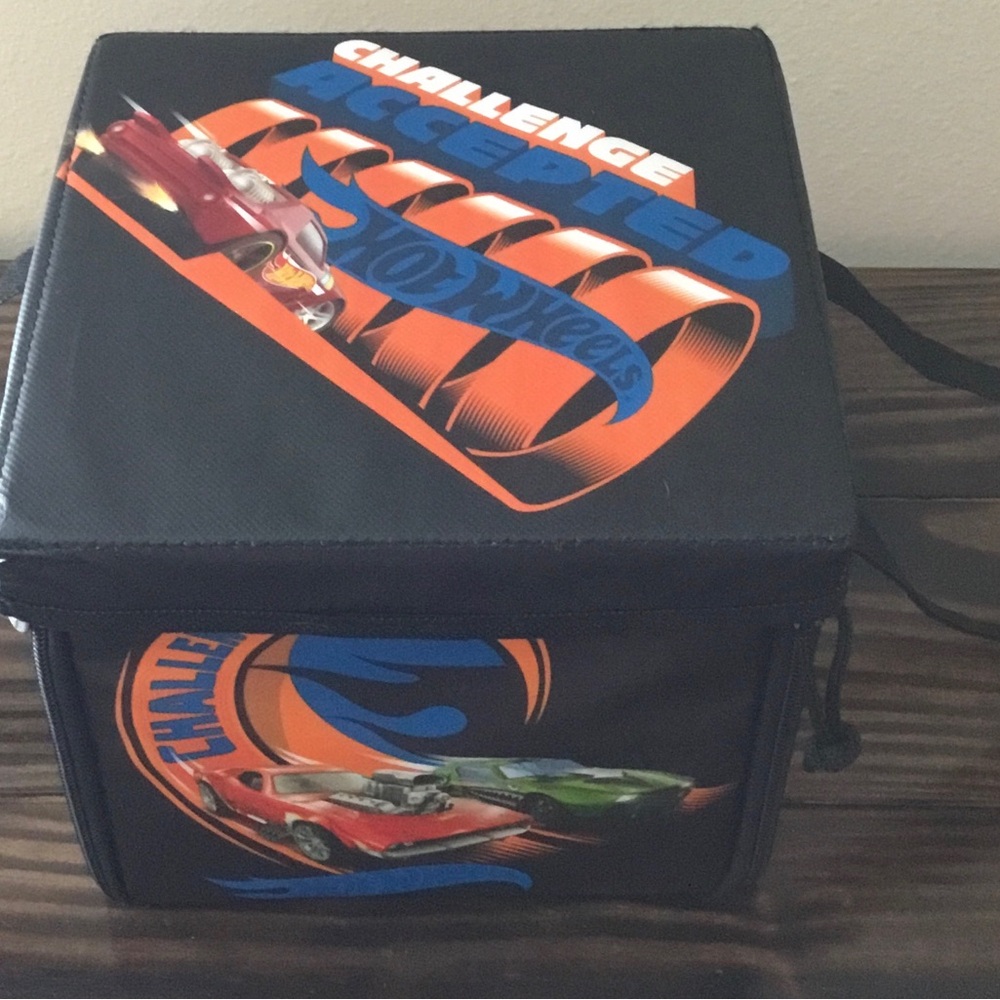 Hot Wheels Storage box and Playset